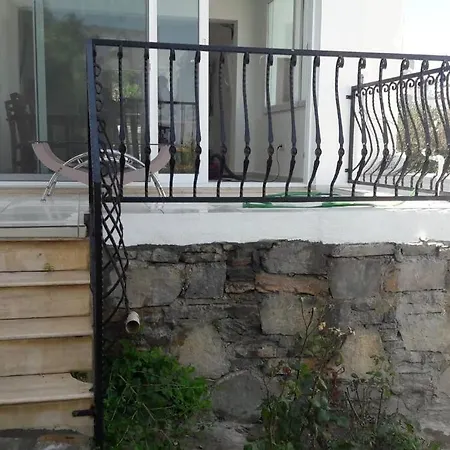 Bıtez -asarlik Denize 100 M. Villa *